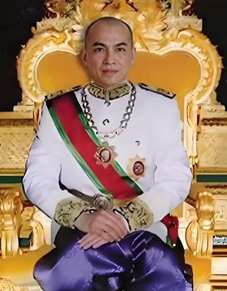 很多人说，西哈莫尼若是把握机会，就能把权力拿回来。恕我直言，根本不可能！首先，西