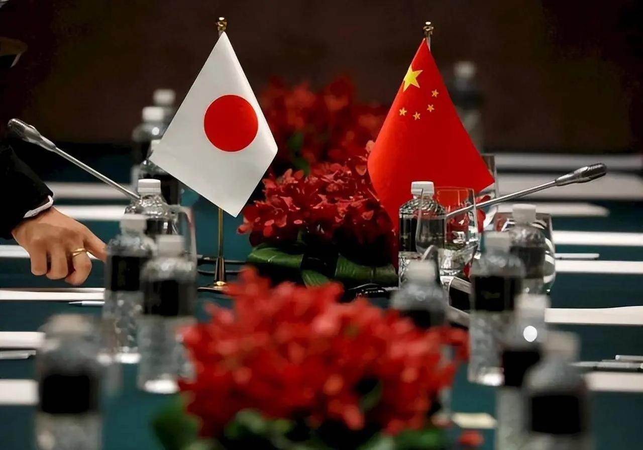 东大总是退，总是忍让；最让人头疼的是，东大从来没有灭亡日本的军事计划与准备。整个