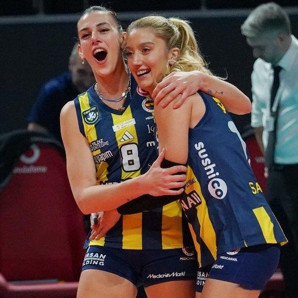 排球 🎙️ 阿雷尔亚.卡拉索伊谈在阿莱西亚.奥罗缺阵期间独自承担二传重任的感受