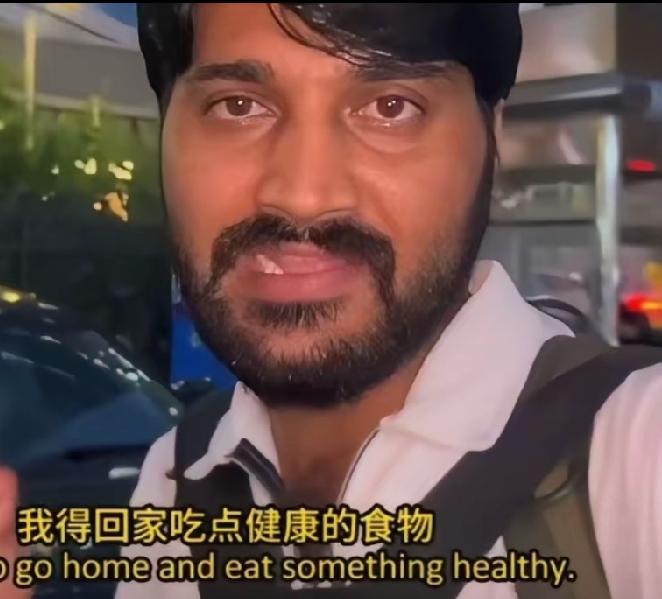 印度博主抱怨在中国吃不饱，
饿到需要去注射葡萄糖[捂脸][捂脸][捂脸]
他表示