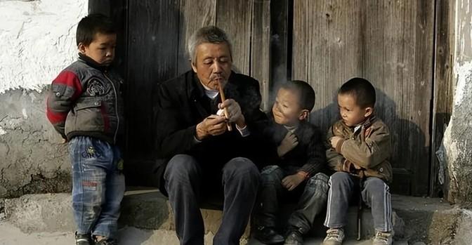 穷二代的10大痛苦：1，没钱结婚，毕竟现在结了婚至少三五十
第一，没钱结婚，毕竟