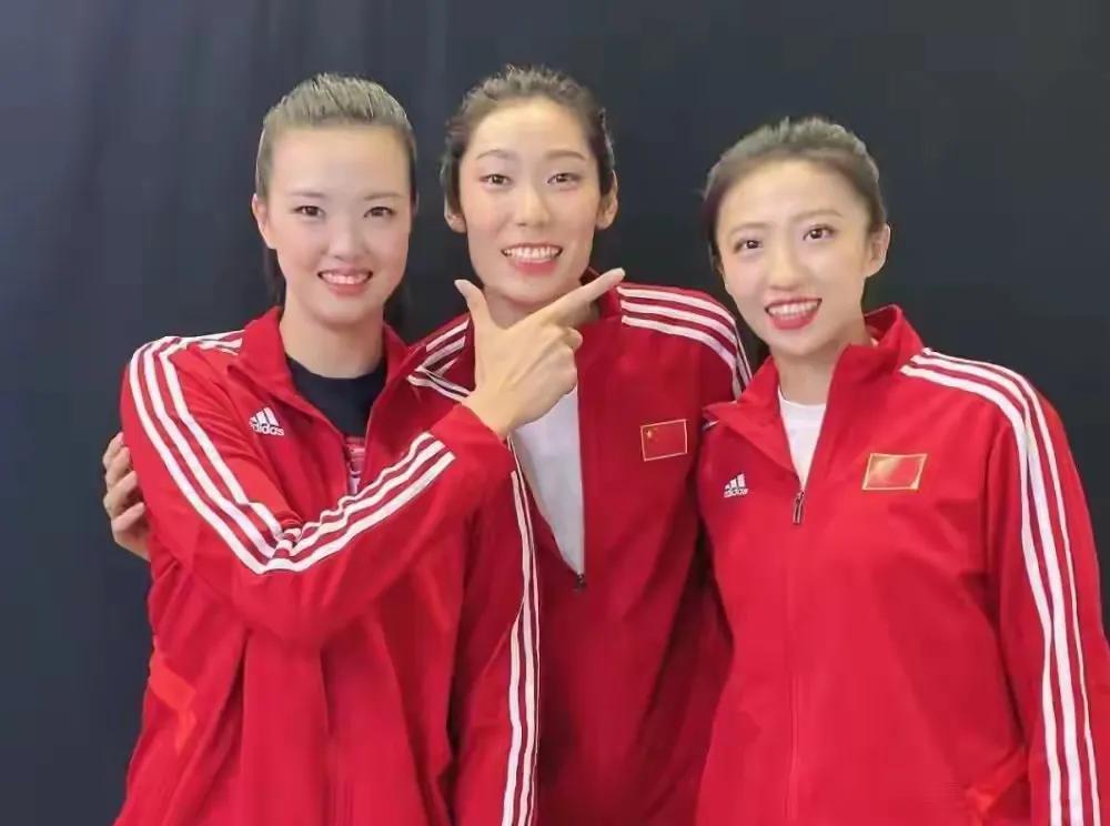 北京时间5月26日，中国女排公布世联赛澳门站名单，朱婷，庄宇珊入选，许晓婷王艺竹