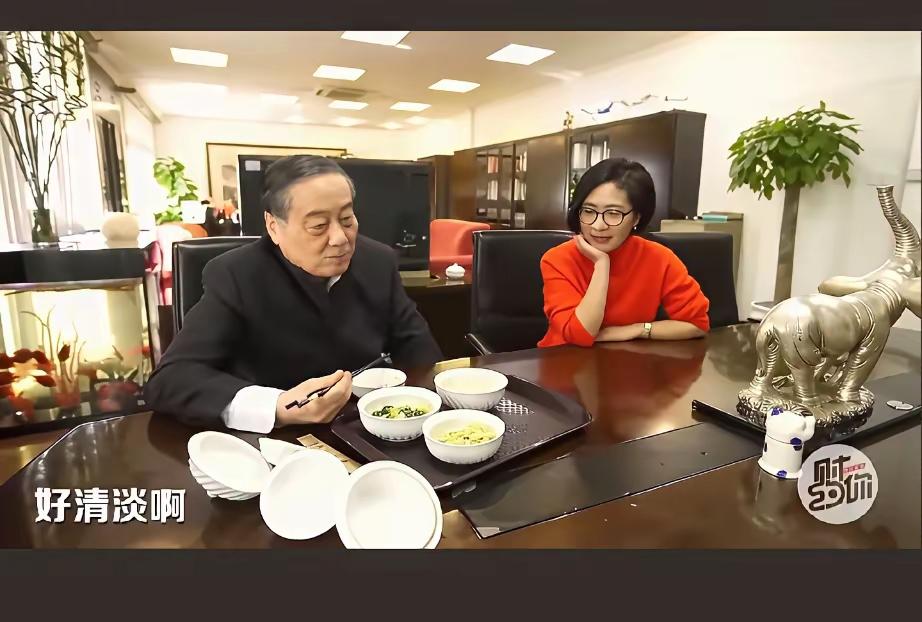 如果没有私生子事件，前中国首富宗庆后应该算是我国企业家中的“完人”之一了吧？
 