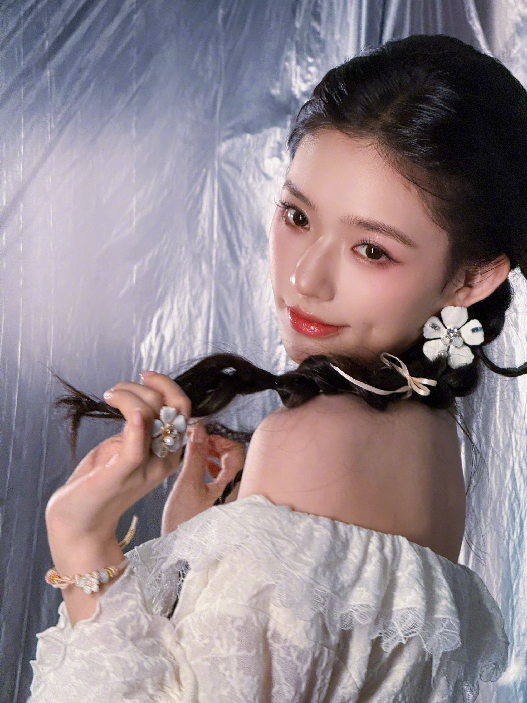 林允 阿谁宝宝你在发光哎[爱慕]小兔子好萌好喜欢 阿谁是全世界最萌的小兔子[舔屏