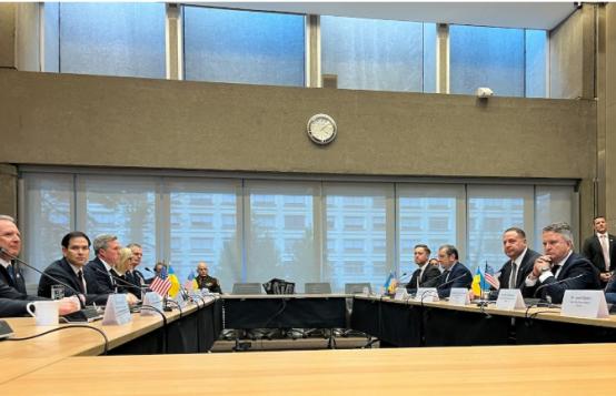 乌方代表紧张到折断自己的笔，美乌双方代表在瑞士举行了会晤，商谈美方提出的“28项