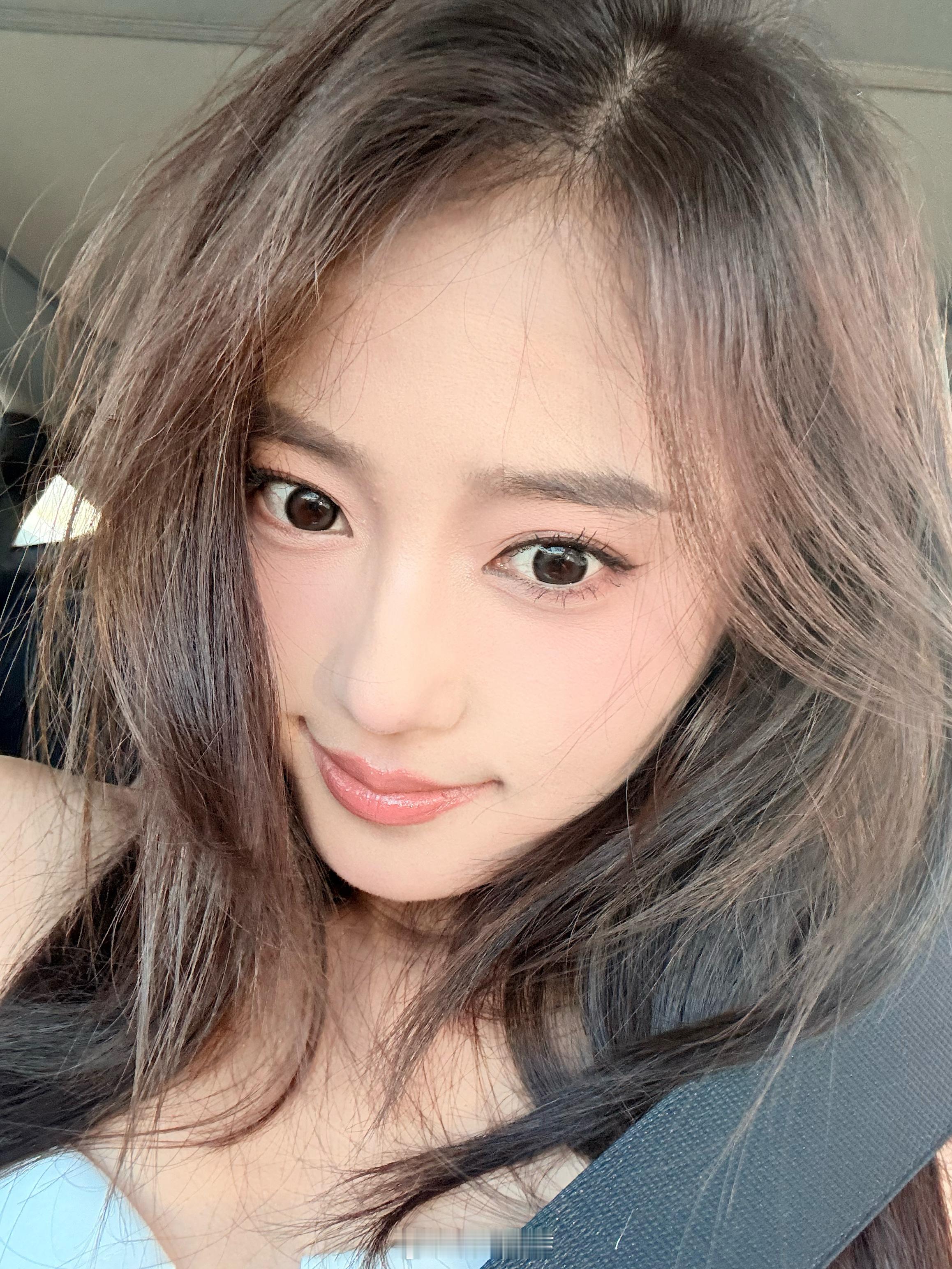 画个妆过节切咯[来抱抱] ​​​