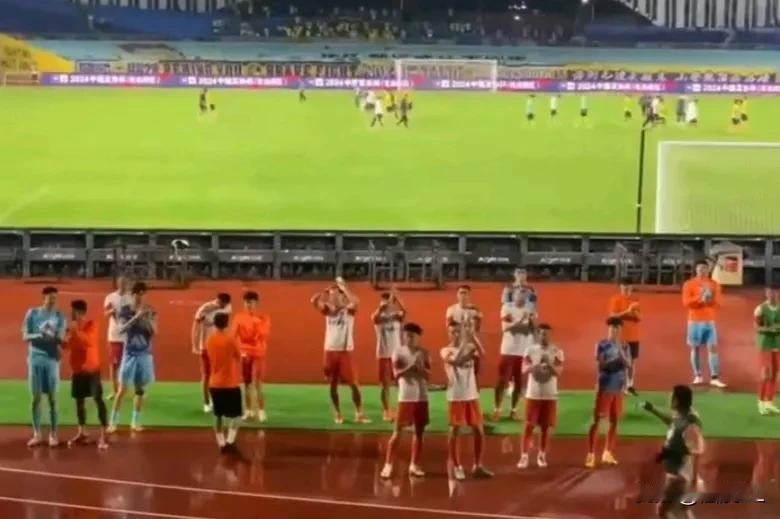 就想问问王大雷怎么了？按说这么重要的单场定胜负的足协杯淘汰赛，王大雷在没有伤病的