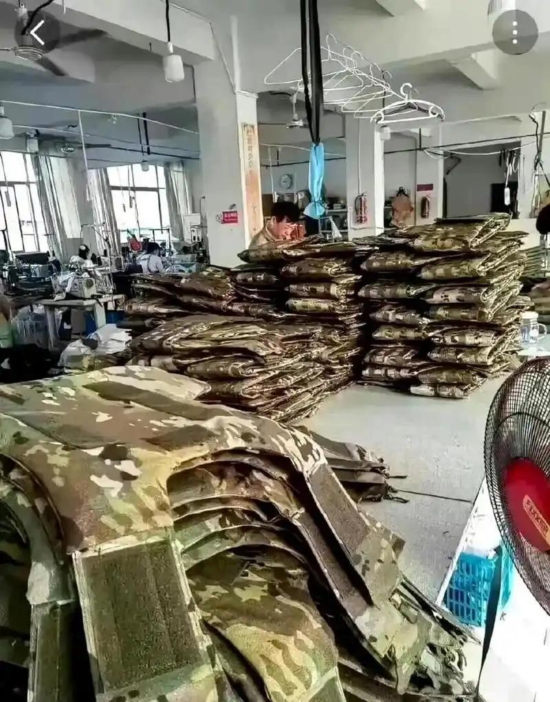 最近不少国内防弹衣厂都在加班加点生产，国外订单一个接一个，根本停不下来。为啥全球