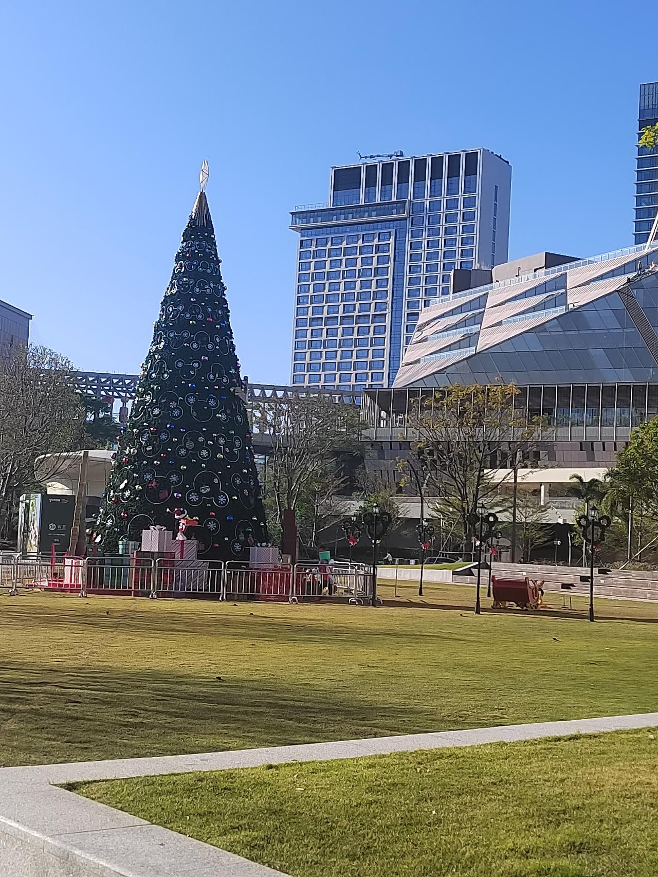 深圳太子湾海岸香公园。再也不用跑去盐田那么远去看海了，这里有栈道，周边的商场配套