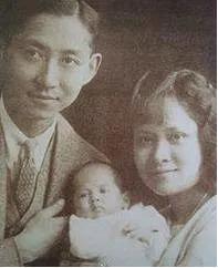 老泰王父母真会生养，两儿一女都是挑他们夫妻的优点长的，姐弟三人长得好看也很像。不