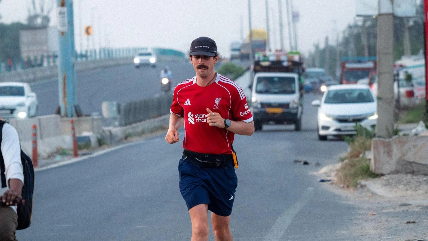 “这太不可思议了”——确诊脑瘤的利物浦球迷立志跑完印度全程 🏃32岁的杰克·费
