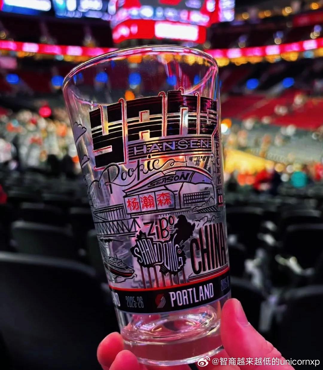 开拓者今天的“杨瀚森玻璃杯之夜”送出的5000只纪念玻璃杯上印的中国地图没有包含