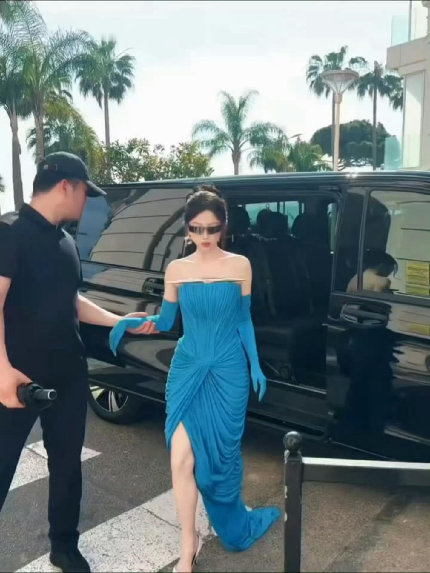 虞书欣戛纳蓝色妖姬造型欣欣子这状态绝了，每一帧都能当壁纸