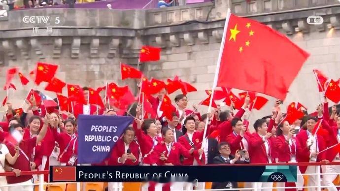 #巴黎开幕式 真的牛# 还是喜欢中国08奥运会的开幕式[思考] ​​​