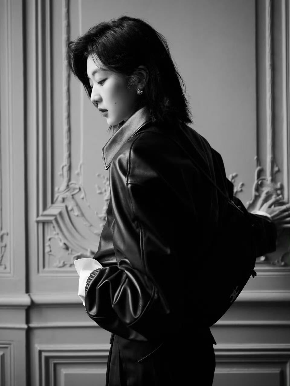 巴黎偶遇孙千 孙千素颜状态绝了，好羡慕各处偶遇姐姐的人，人又美又好，还主动跟大家