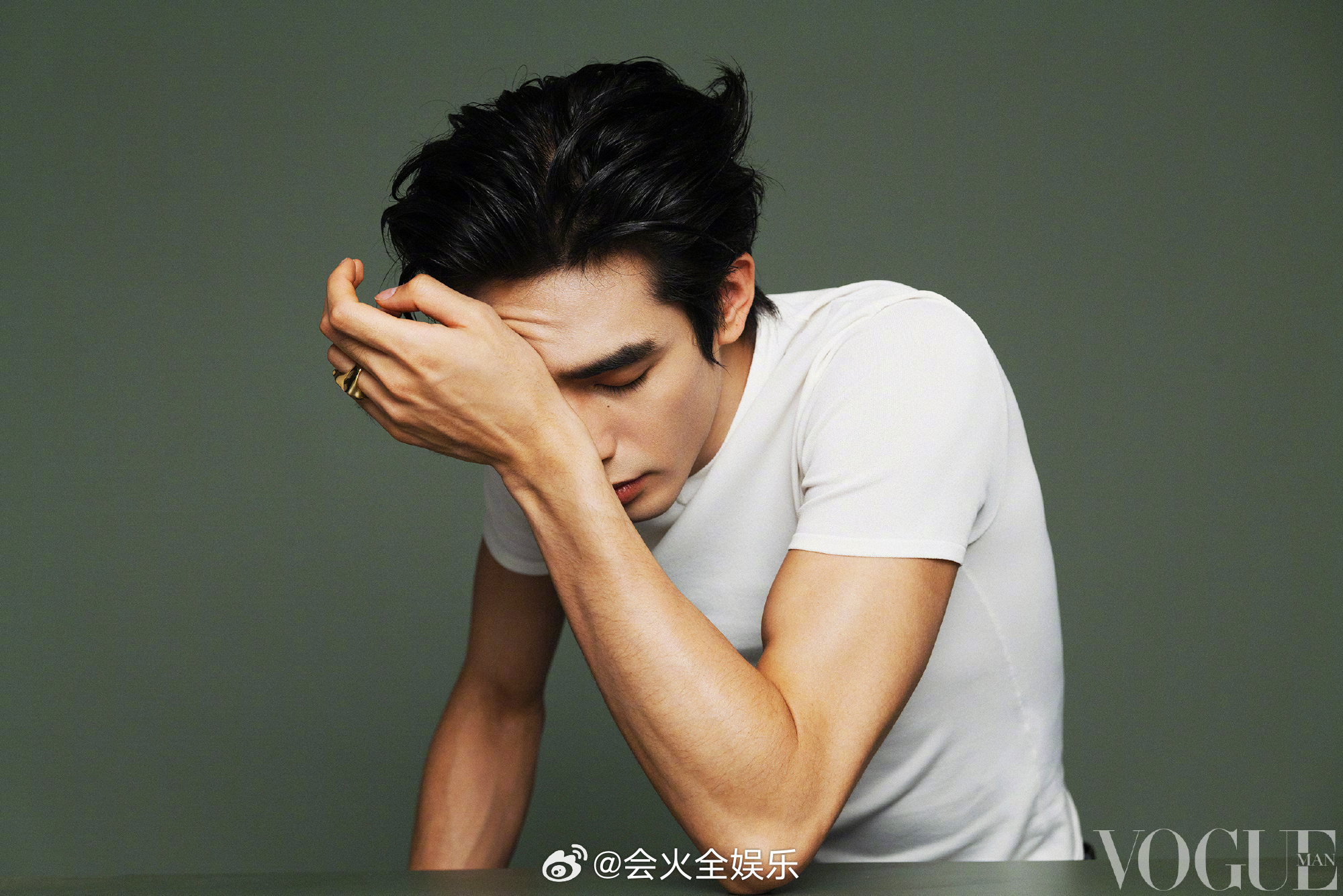 好有性张力的肌肉线条…宋威龙无袖肌肉线条宋威龙好强的性张力