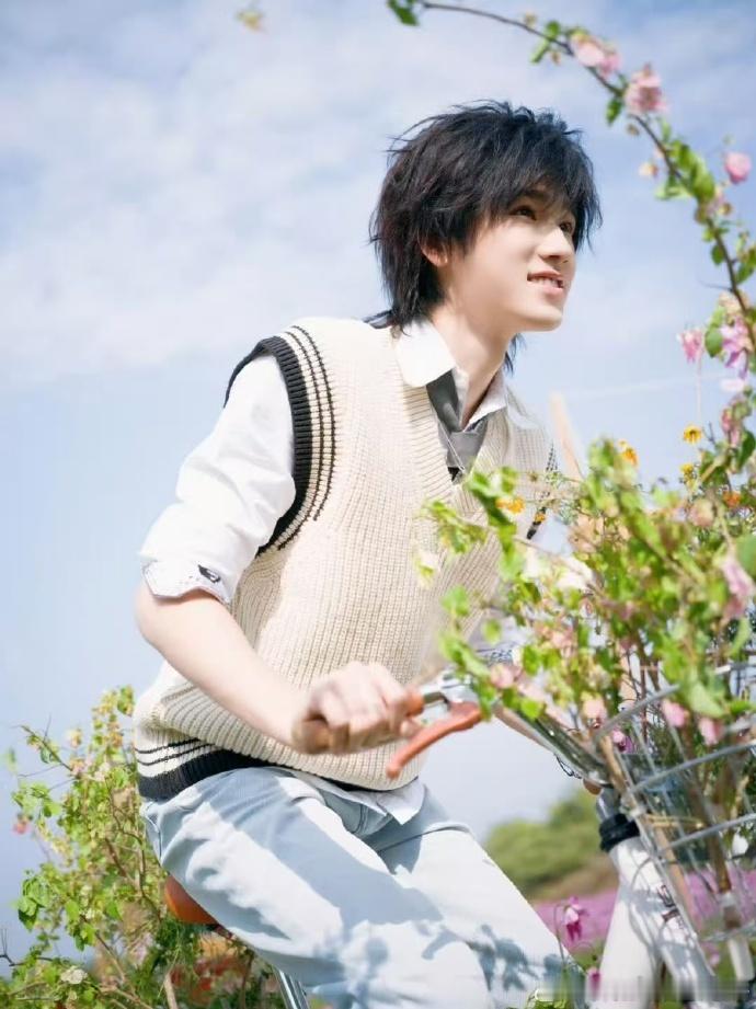 国粤无双拟邀嘉宾张杰宋亚轩国粤无双拟邀阵容有张杰宋亚轩两代实力唱将汇聚国粤舞台，