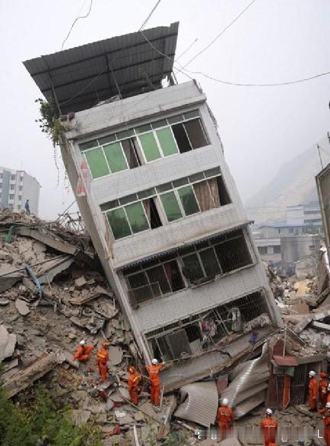 凌晨突现强烈震感！这个地方刚经历了一场“深源”地震，究竟有多危险？
就在昨天早上