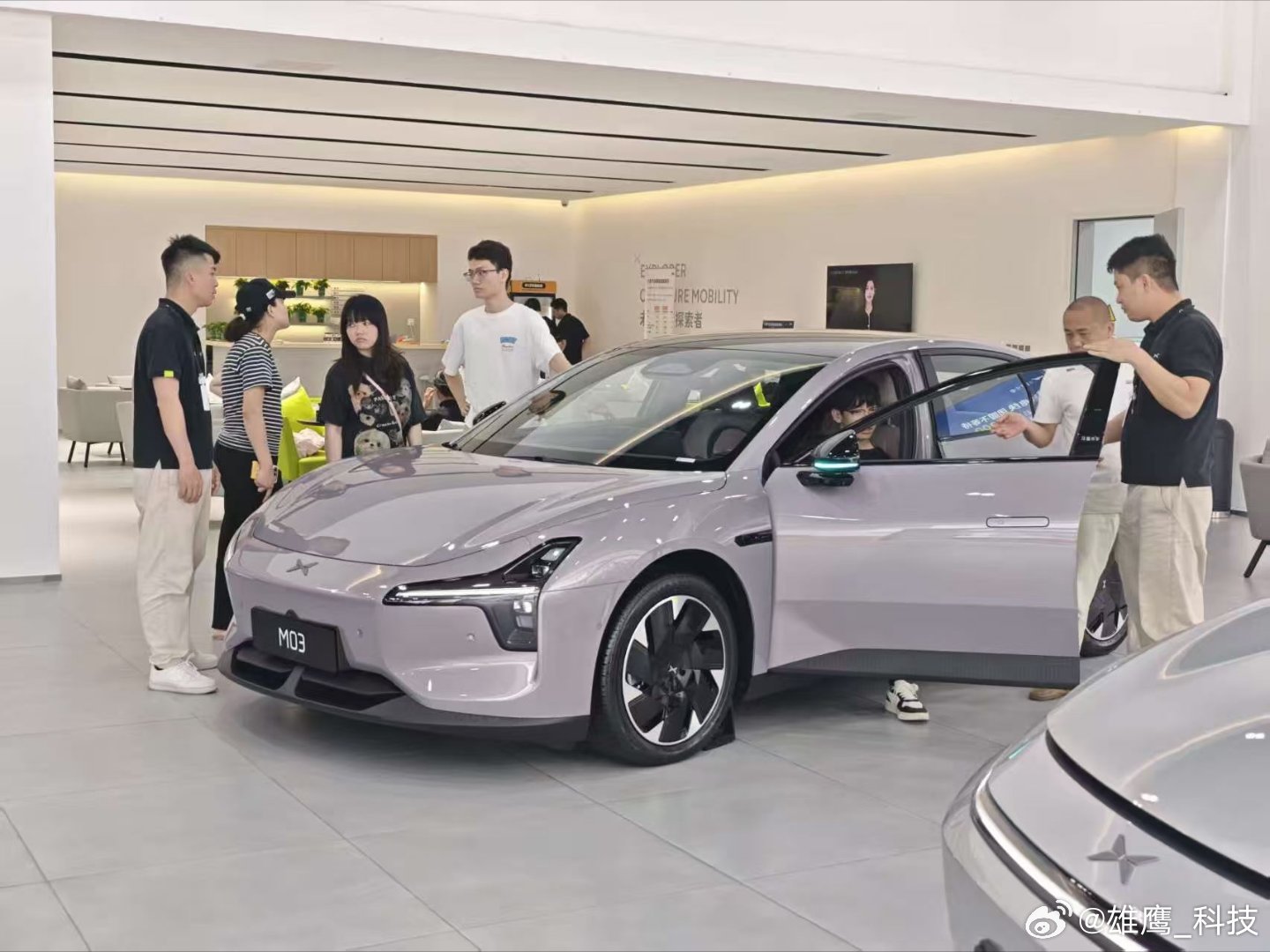 2026款小鹏MONA M03终端热度飙升，自3月27日开放试驾后，门店试驾量直