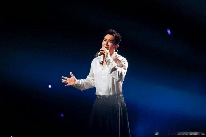 刘畊宏都被练成大vocal了披荆斩棘直播被刘畊宏的舞台惊到，健身博主跨界唱歌，硬