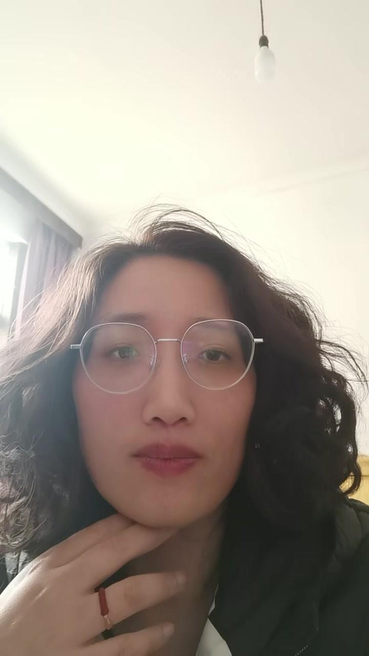 🎓孩子教育，亲情陪伴哪个优先？最近刷到个有意思的老人建议，说别把孩子培养得太优