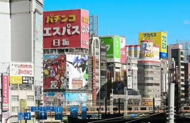 日本本想涨签证费看中国笑话，结果反被狠狠打脸！40人游泳队加72人田径队组成的中