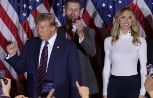 就在刚刚，美方透露：特朗普访华时，将会带上这两个人，其中一人是儿媳妇。

这场尚