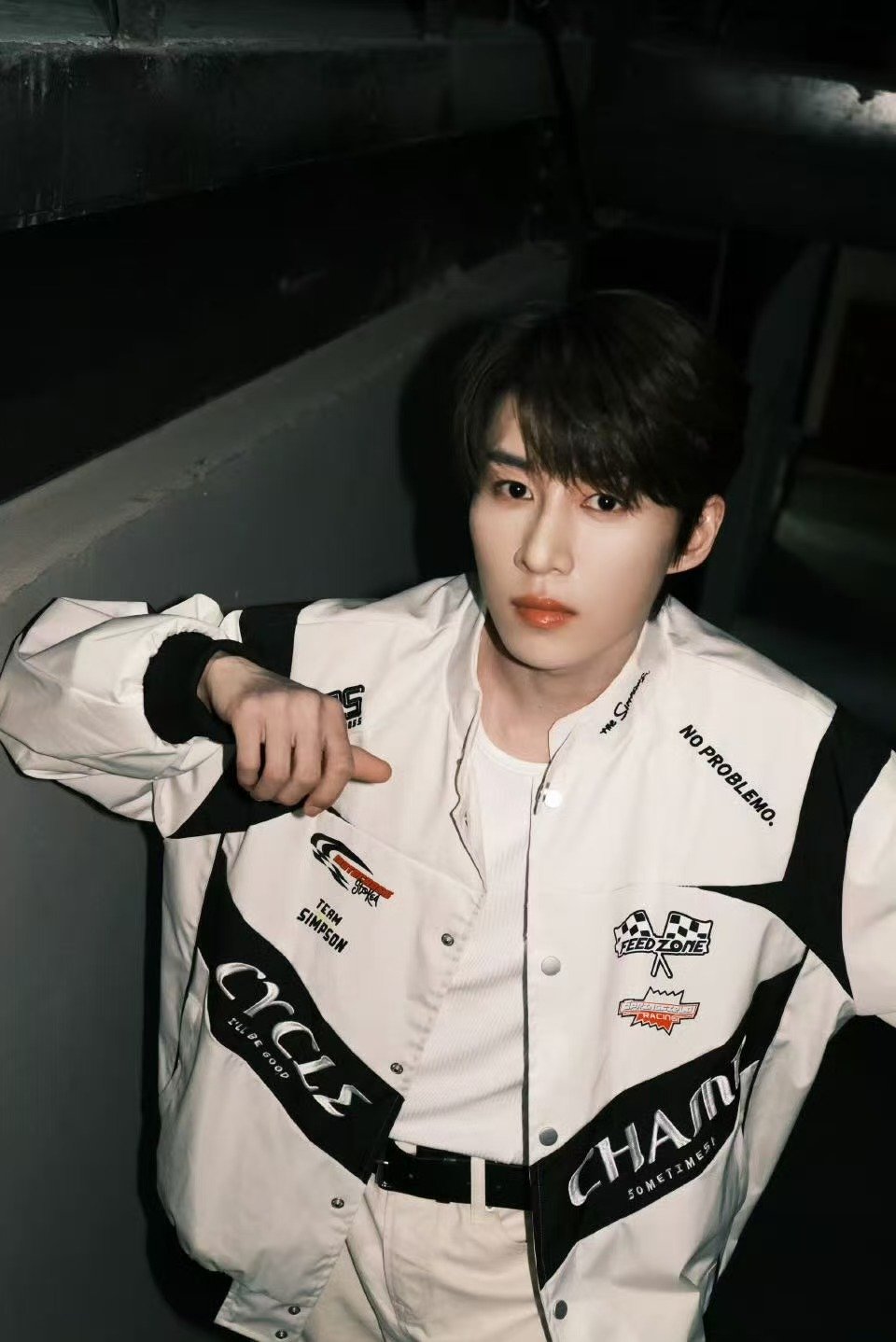 卓沅你在干嘛卓沅赛车服九宫格 卓沅你在干嘛 