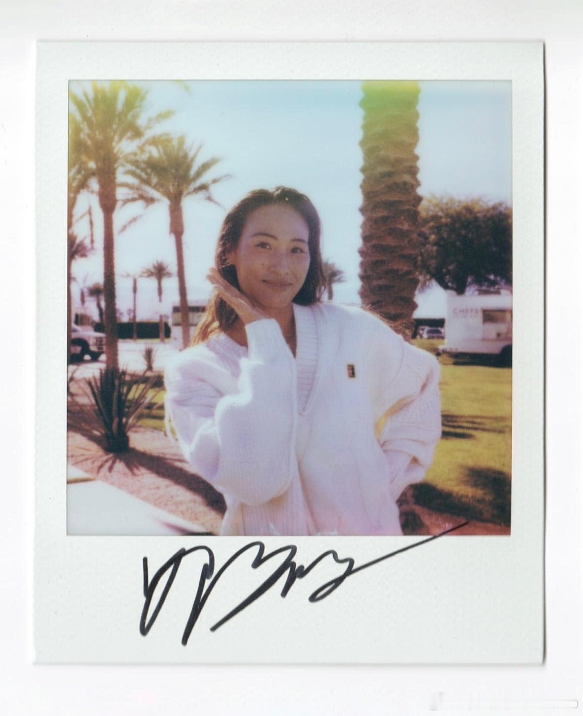 郑钦文🤝Nike罗马网球公开赛期间，Nike运动装官方号分享了男女两套网球经典