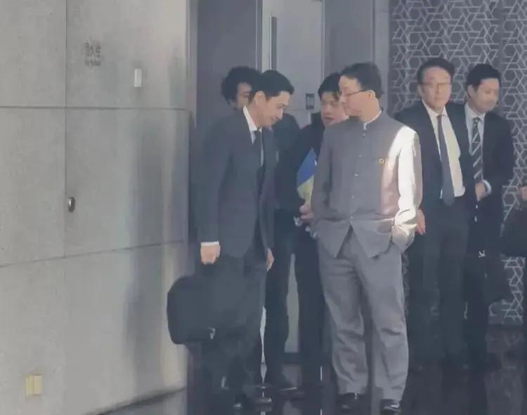 中日关系还没缓过来，中国亚洲司司长就换人了！去年刘司长双手插兜的名场面曝光后，他