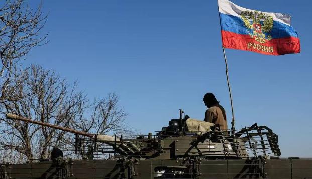 俄军轰炸导致乌半数地区断水断电，基辅陷入了20小时的漫漫长夜，随着俄军“白菜弹”