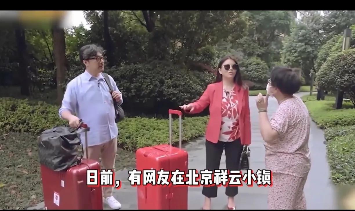 李湘跟王岳伦离婚后，还经常同框，还是和和睦睦的一家人。