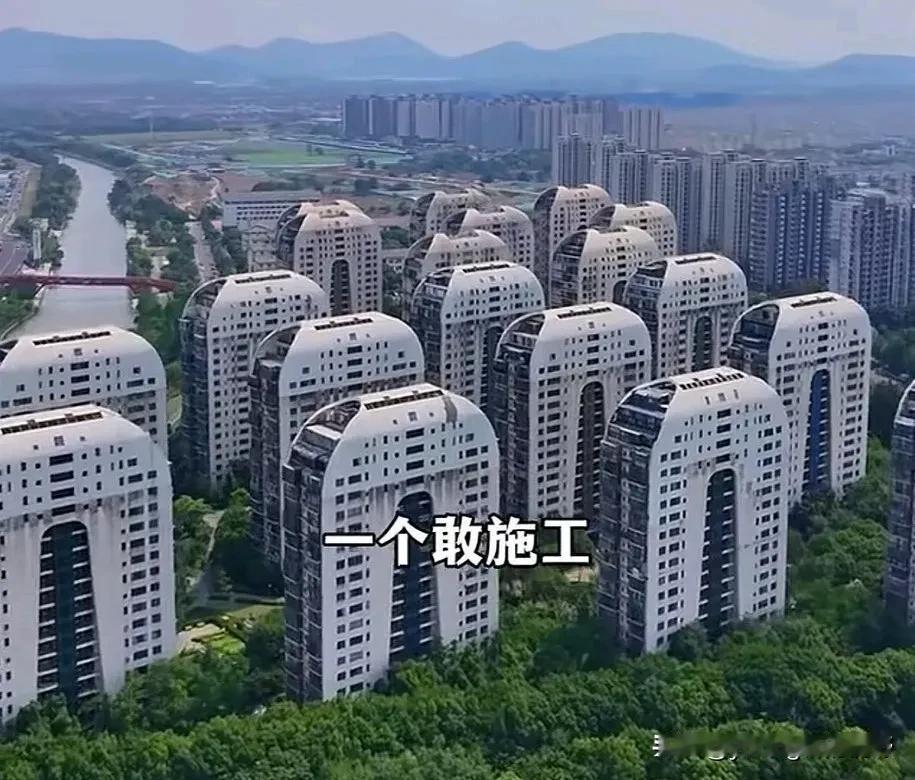 这个外观颇具特色的小区位于江苏昆山，设计师究竟是什么灵感才设计出了这么一个小区呢