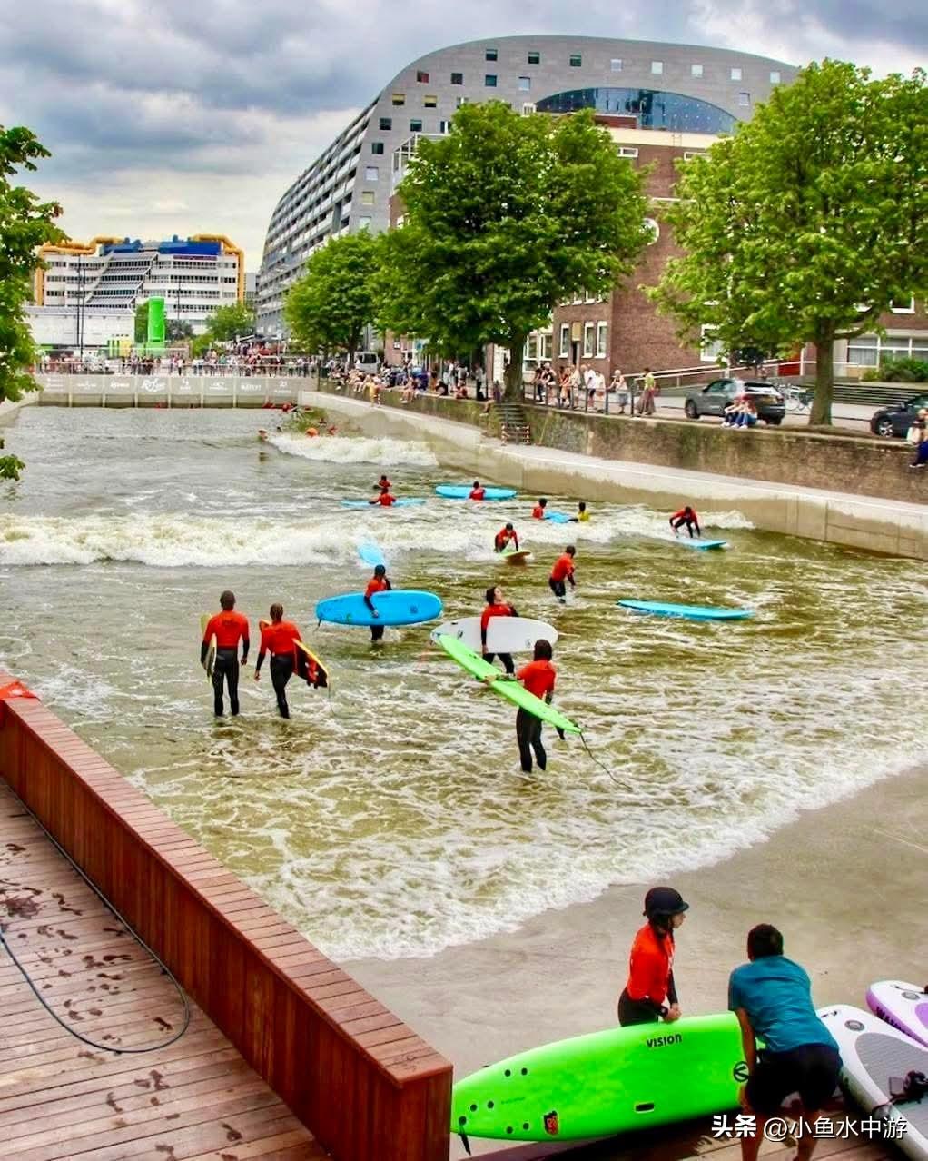 荷兰 🇳🇱 都市奇迹：全球首座“市中心冲浪池”就在鹿特丹！
 
鹿特丹是全球
