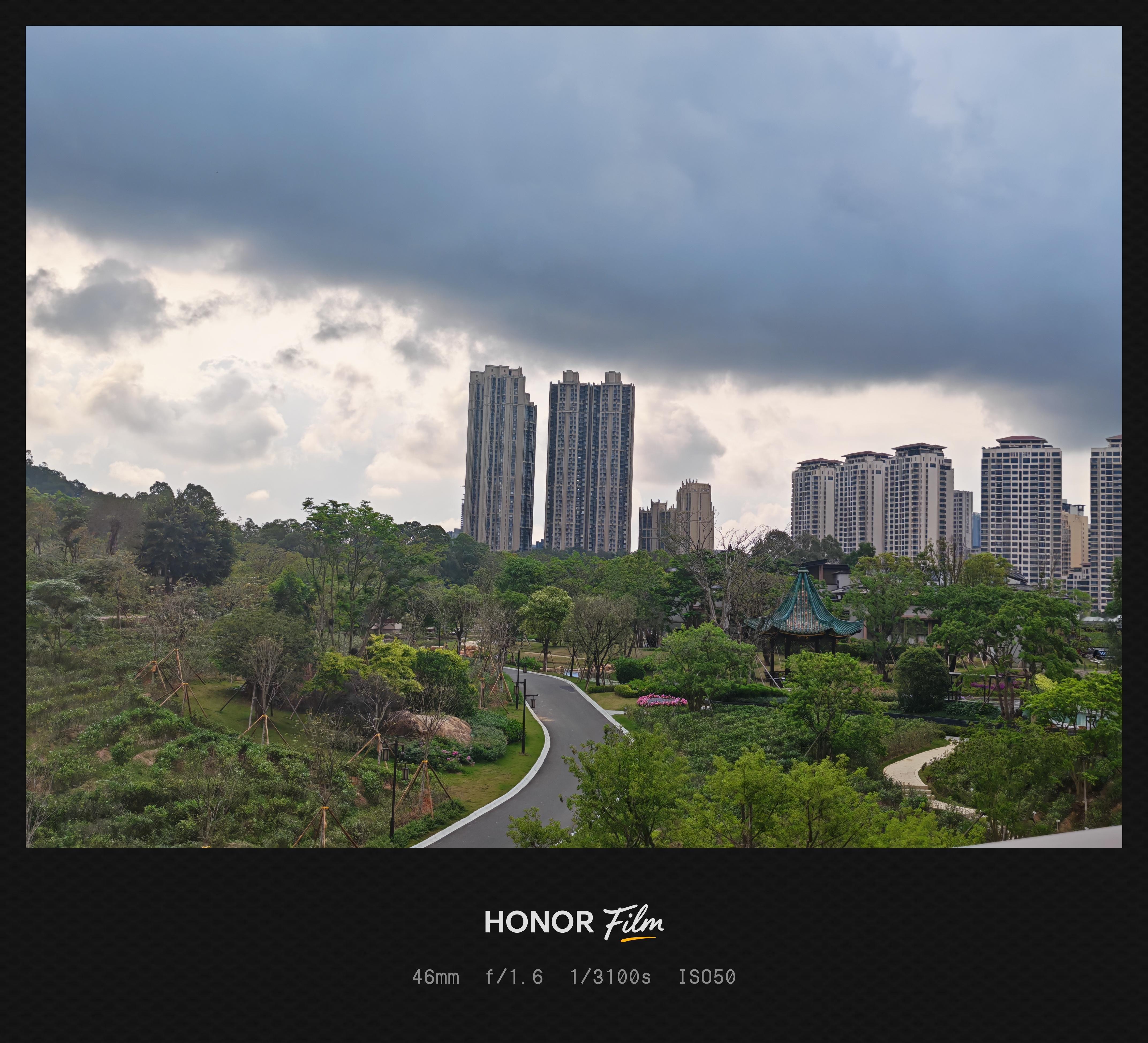 早啊，兄弟们，今天来试驾一台最近热度很高的MPV，猜到是哪一款车了吗？ 珠海