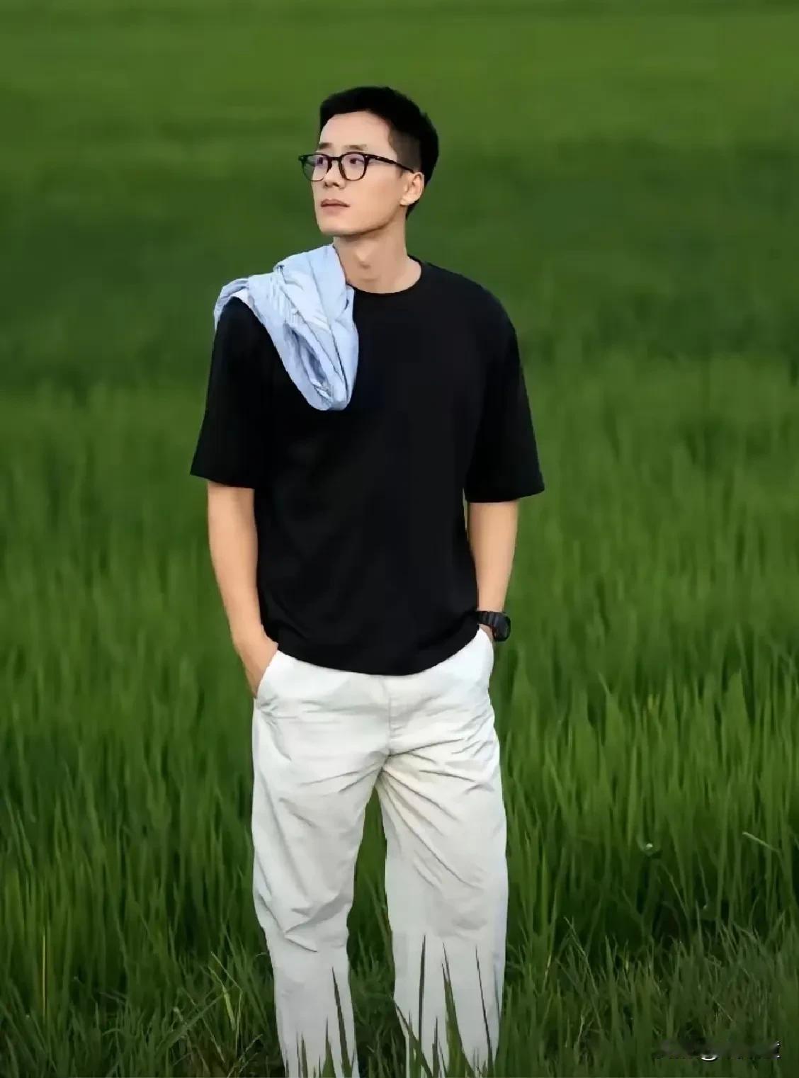 虽突然，但不意外！顿顿离职早有苗头，当时他在直播间透露自己想参加综艺，被公司拒绝