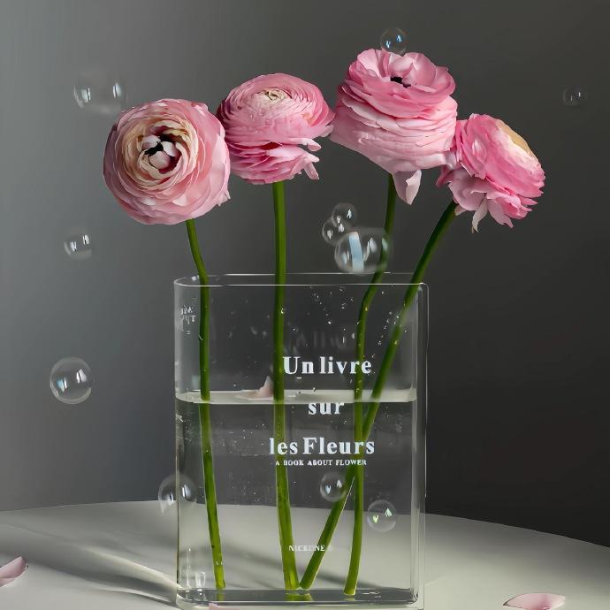 让别人快乐，叫做情商；让自己快乐，那才是人生。不管是左手的柴米油盐，还是右手的鲜