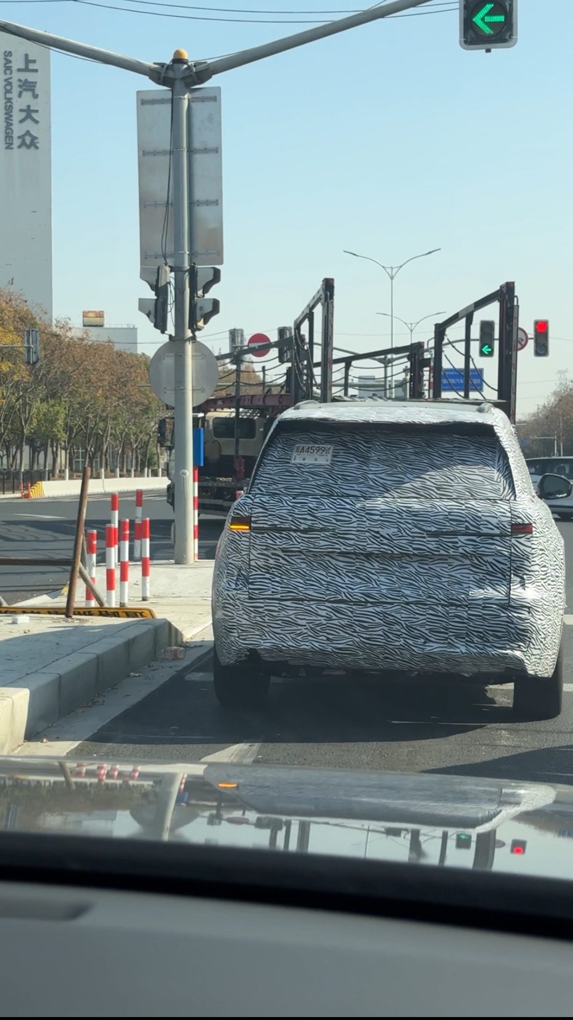 之前广州车展上汽大众官宣的ID.ERA 9系那台车在路试了，又是一台大六座，很明