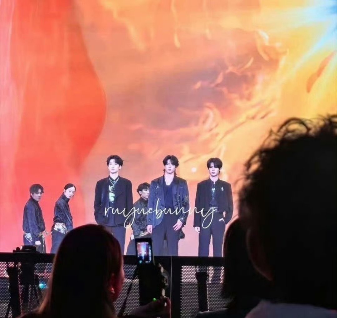 #时代少年团刺绣西装造型#小哥哥们是真帅啊[awsl]时代少年团刺绣西装造型我爱