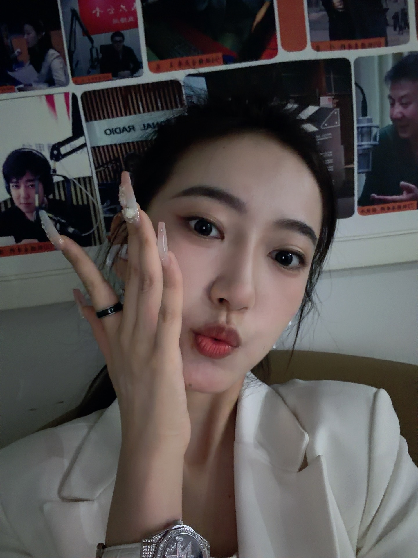 🥲这是一个悲伤的故事：早上吃鸡蛋饼酱汁呲到衣服上，我仅难过了一秒钟就原谅了鸡蛋