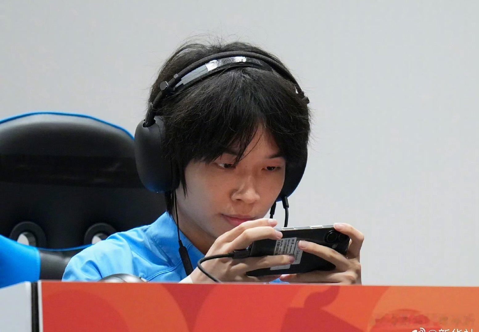 创造历史！第五人格中国队击败日本队摘金，穆欣月成为亚运电竞首位女子冠军穆欣月首位
