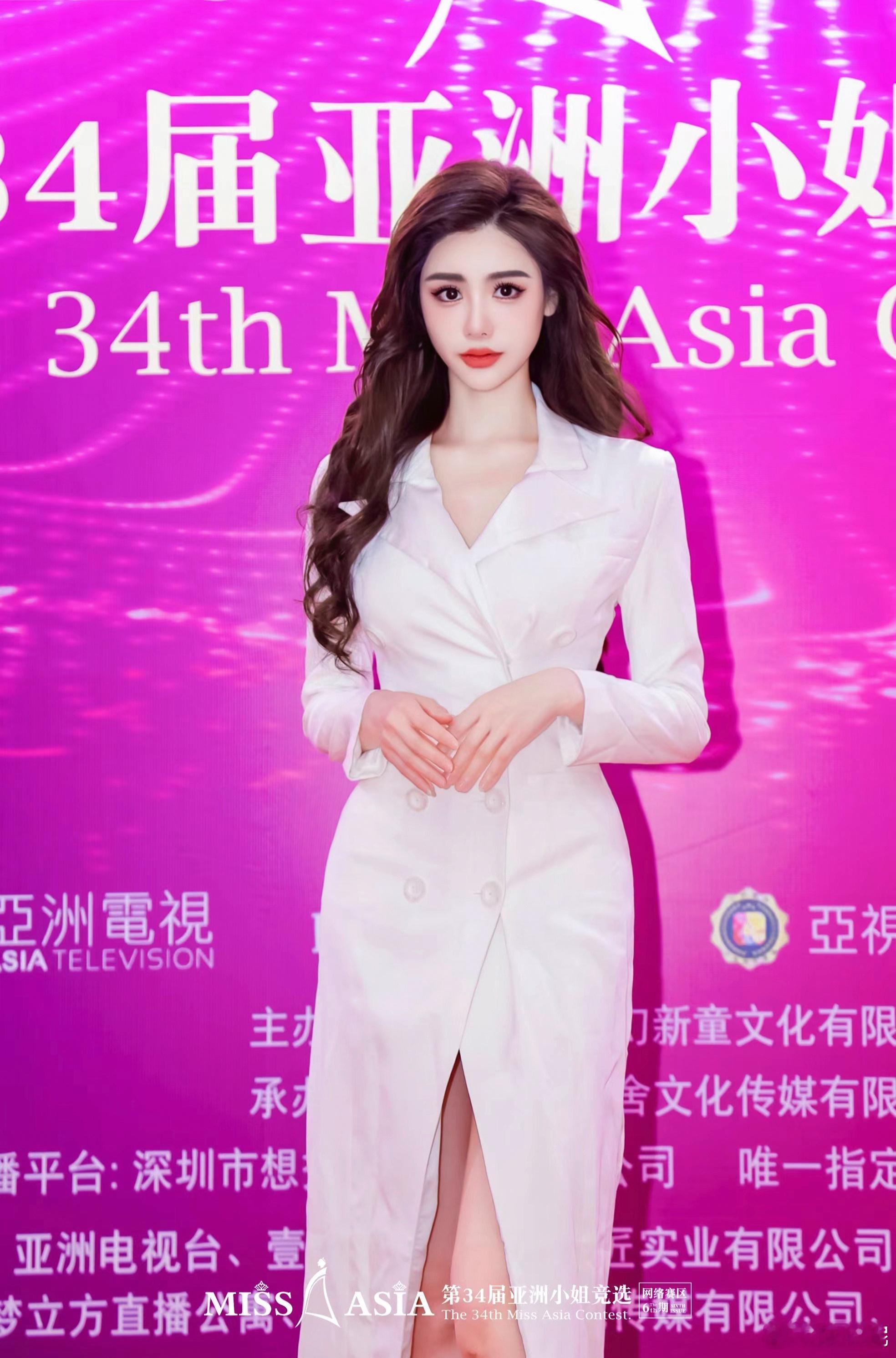 职业装这样穿 ​​​