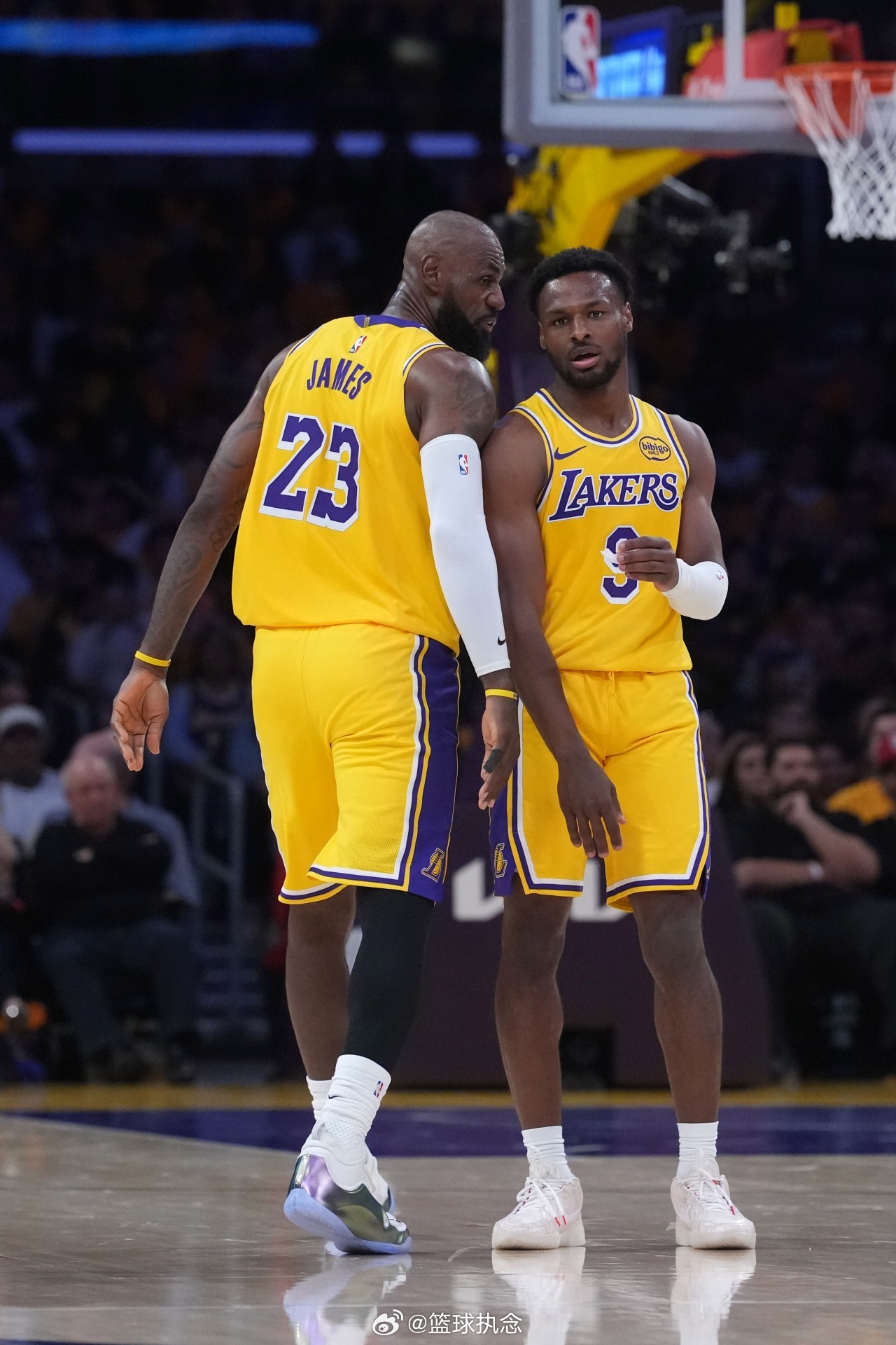 夸梅：詹姆斯就是营销机器近日，前NBA球员夸梅·布朗在《The BasketBa