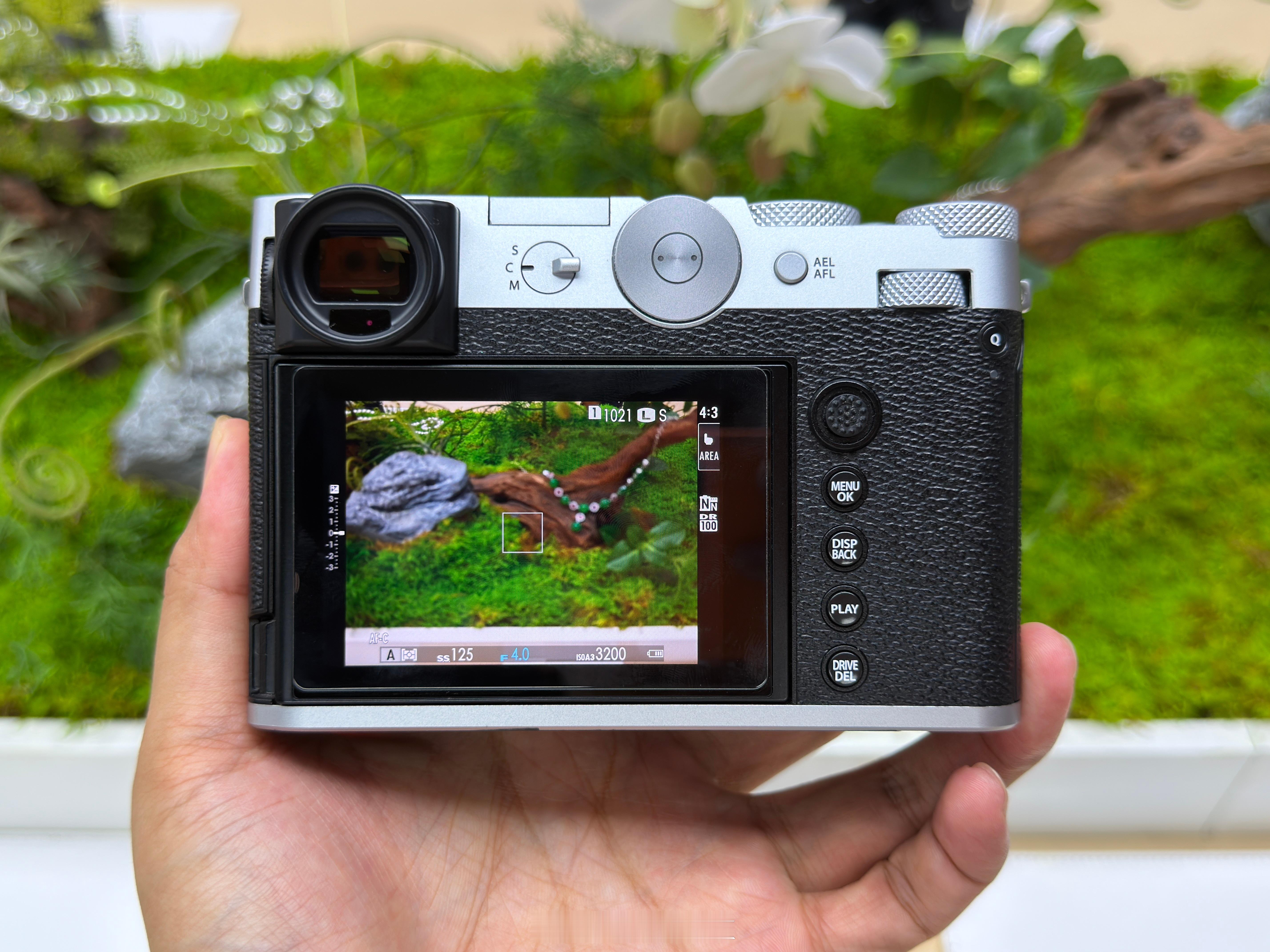 富士GFX100RF，这真口袋中画幅相机了你敢信这价格和索尼黑卡RX1R3一样不