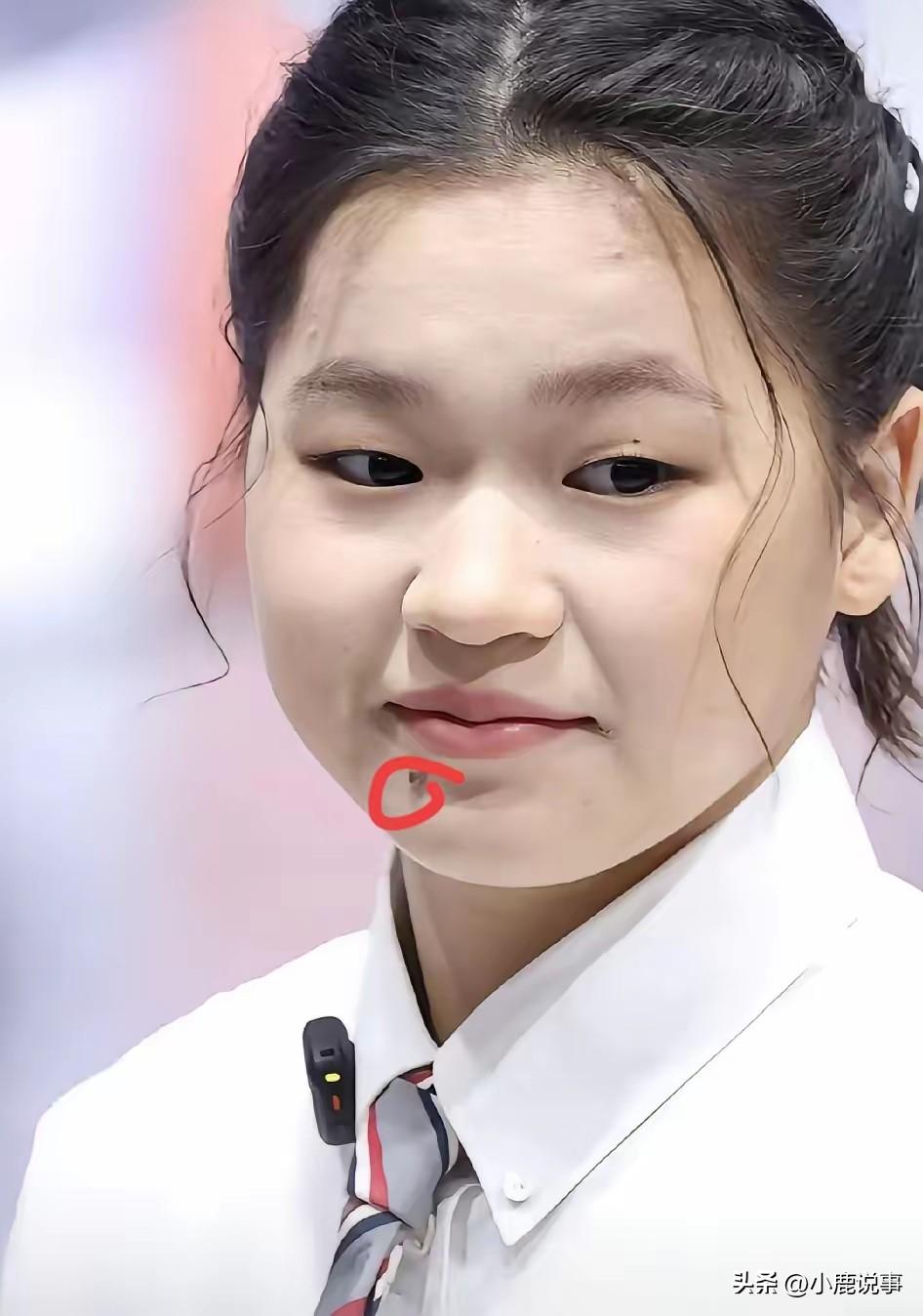 有没有发现，全红婵这孩子，
真是越长越让人喜欢。
以前刚出来的时候，还是个小丫头