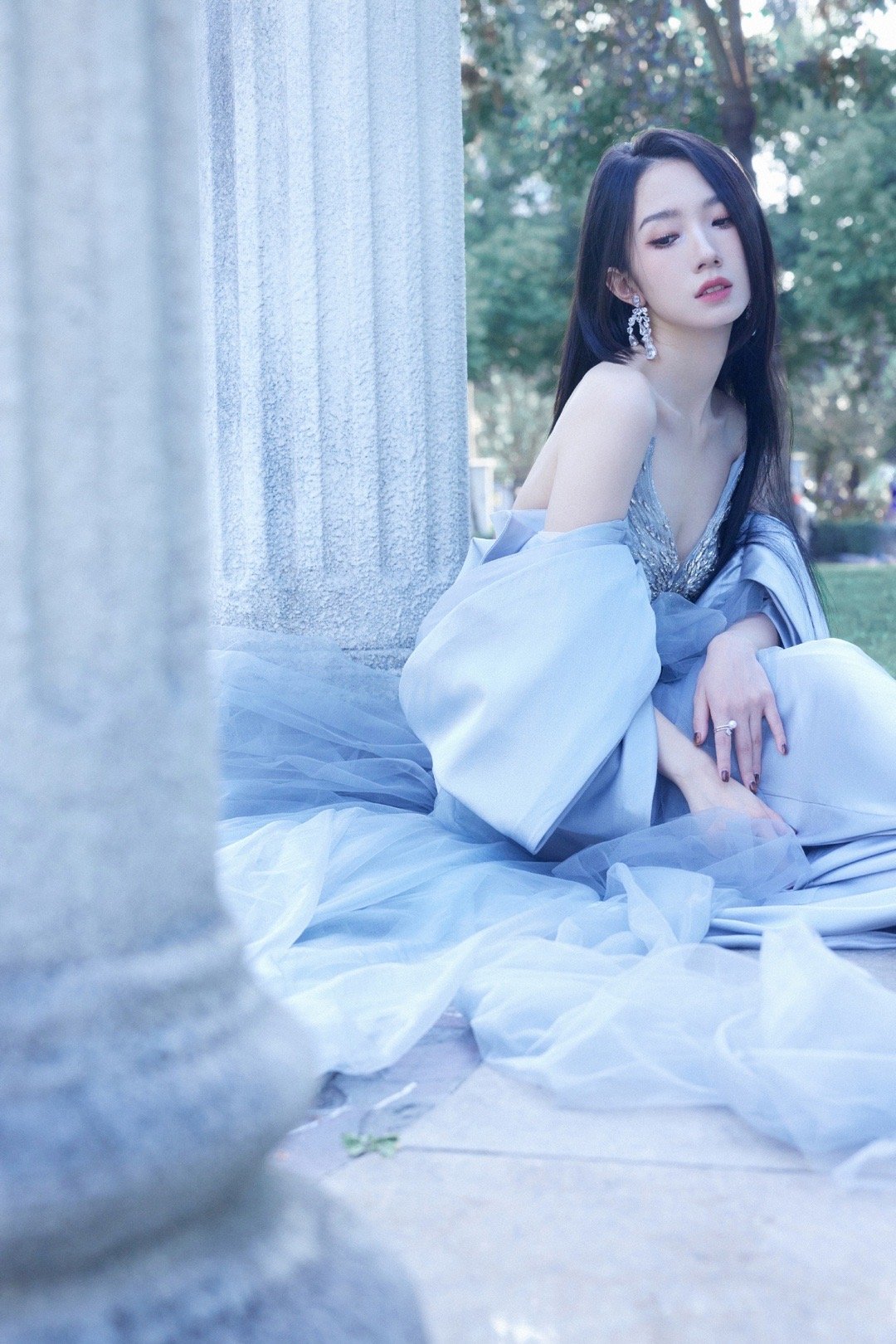 #孟美岐星云珠绣鱼尾裙#美神降临的夜晚！美，是孟美岐的美！​​​