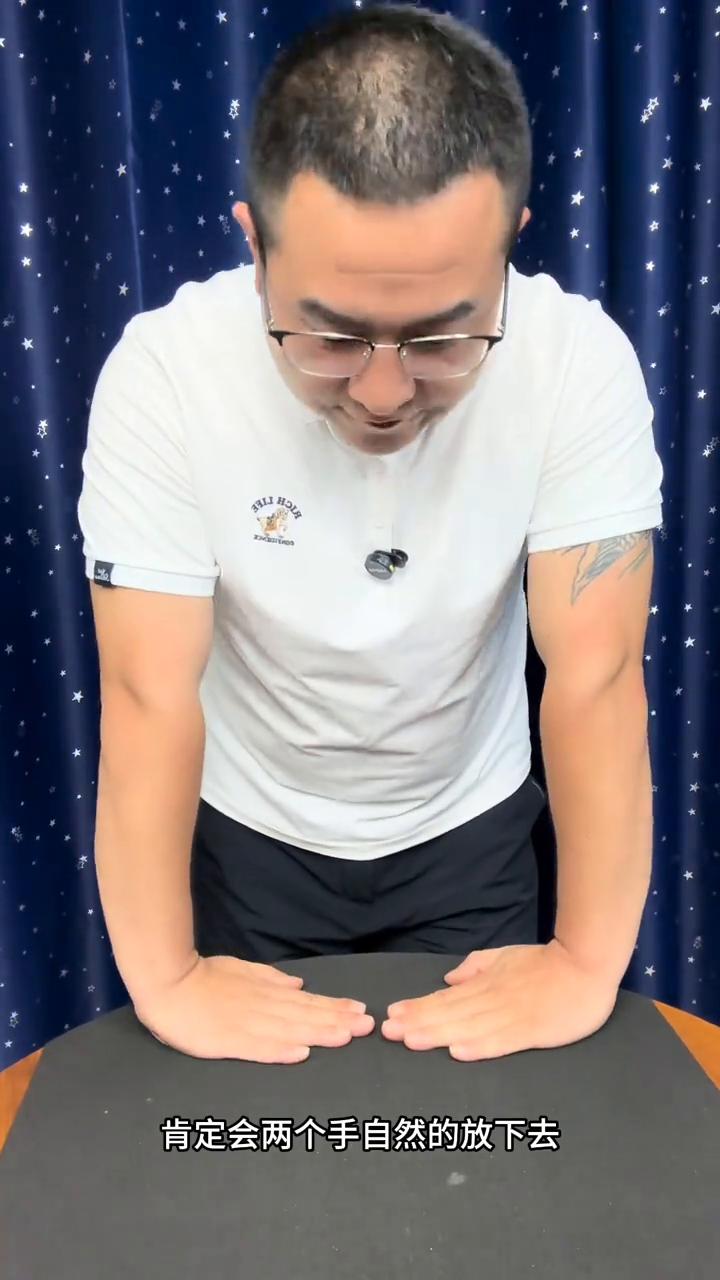 非洲手掌幻术今天终于破解。
大家好，这是一个非常有意思的互动小游戏，手掌是如何进