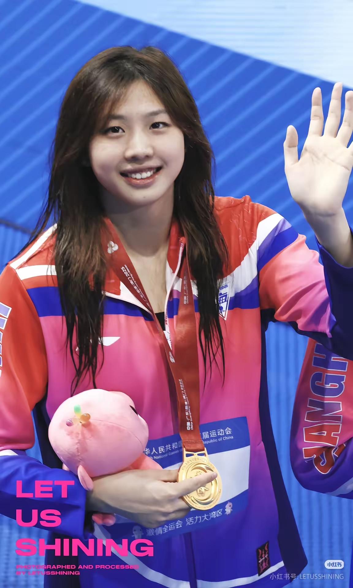 一条“美人鱼”，真的好美啊。为中国游泳健儿加油[比心][比心][比心]