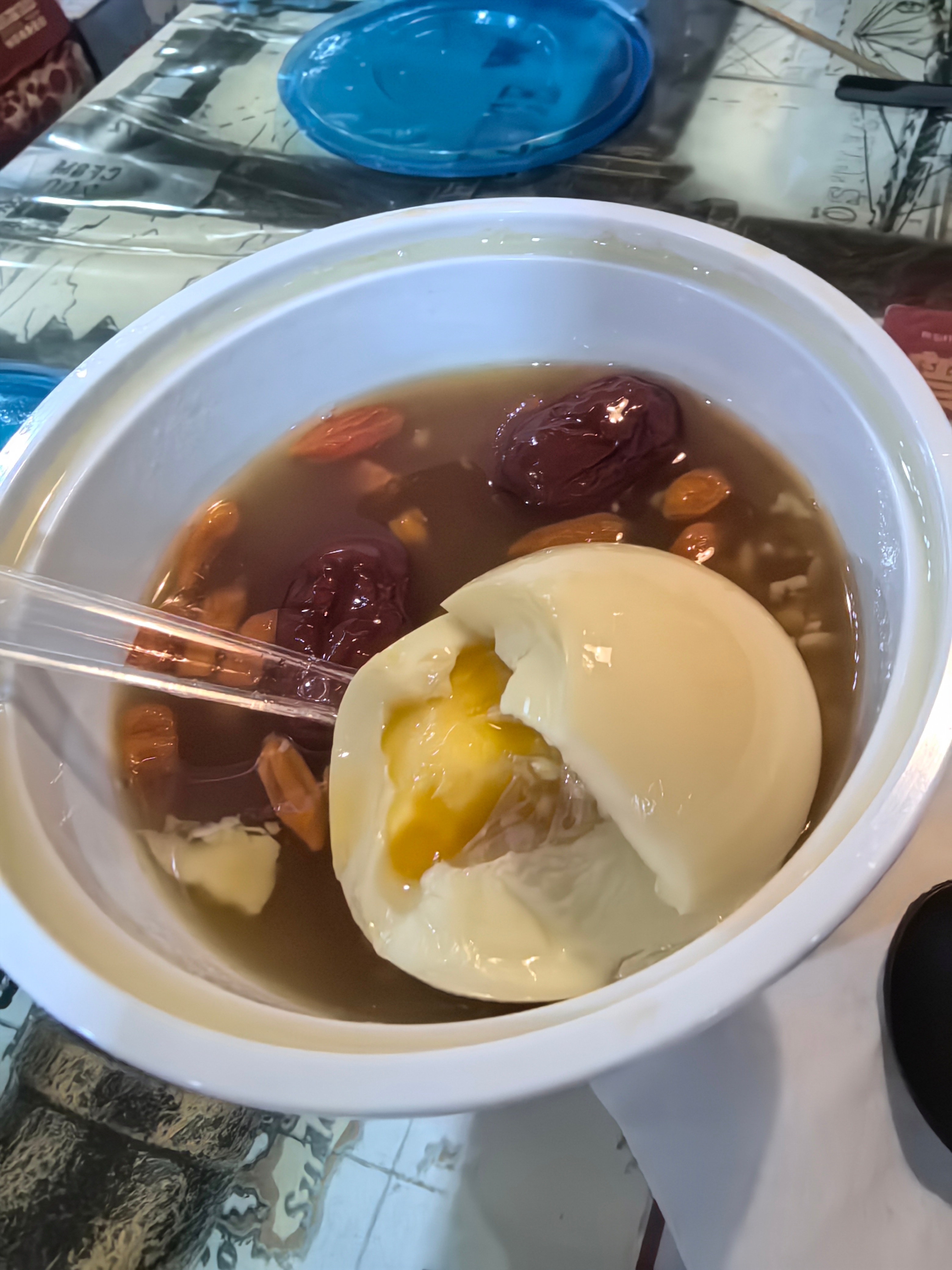店家还有两分钟打烊的时候点了个醪糟粉子加蛋，结果送来的是水煮蛋，老板是搞不赢了甚