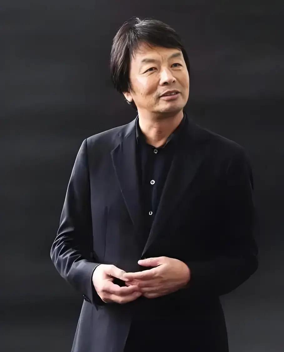 刷到一条短视频，又把刘震云那段“把人钱装进自己口袋最难，把自己思想塞进别人脑袋最